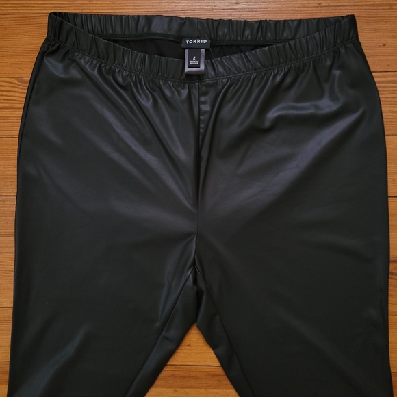 NWT Torrid Open Knee Black Faux Leather Pants Plus Size 2X - Picture 5 of 11
